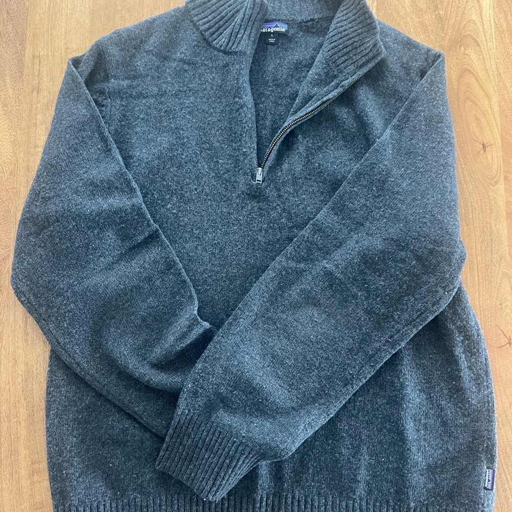 Patagonia Men's Charcoal Quarter Zip Sweater